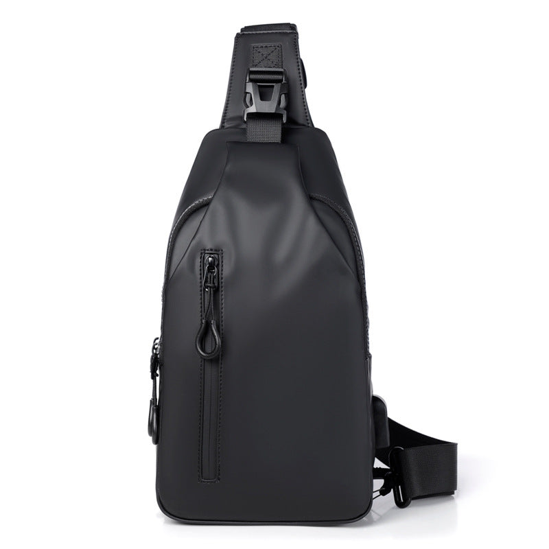 Sling-Bag med vannavvisende materiale og praktisk romdesign Skanto