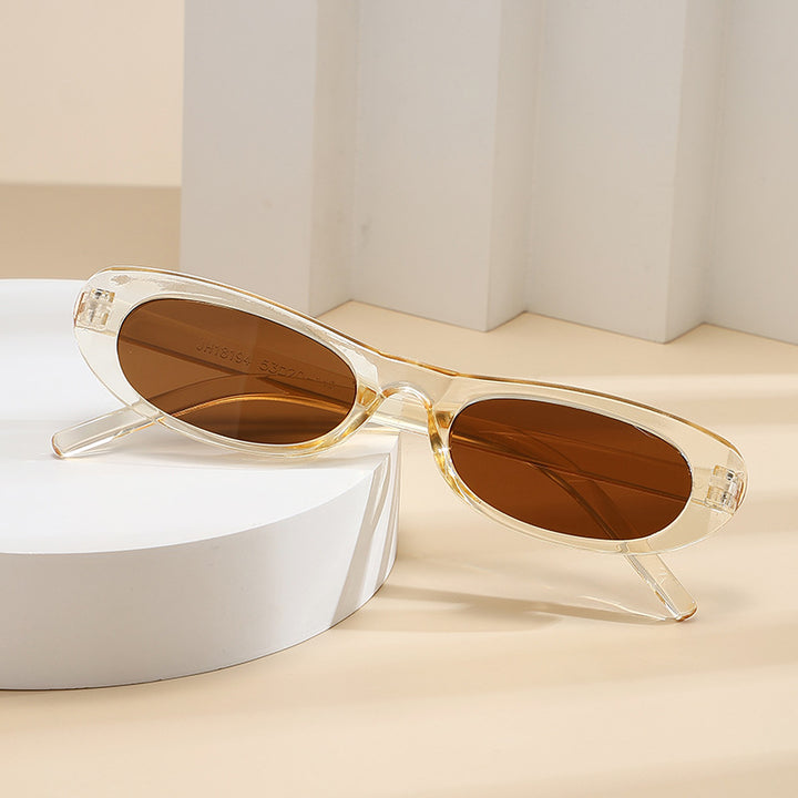 Dame moteriktig solbrille i elegant cat-eye stil Skanto