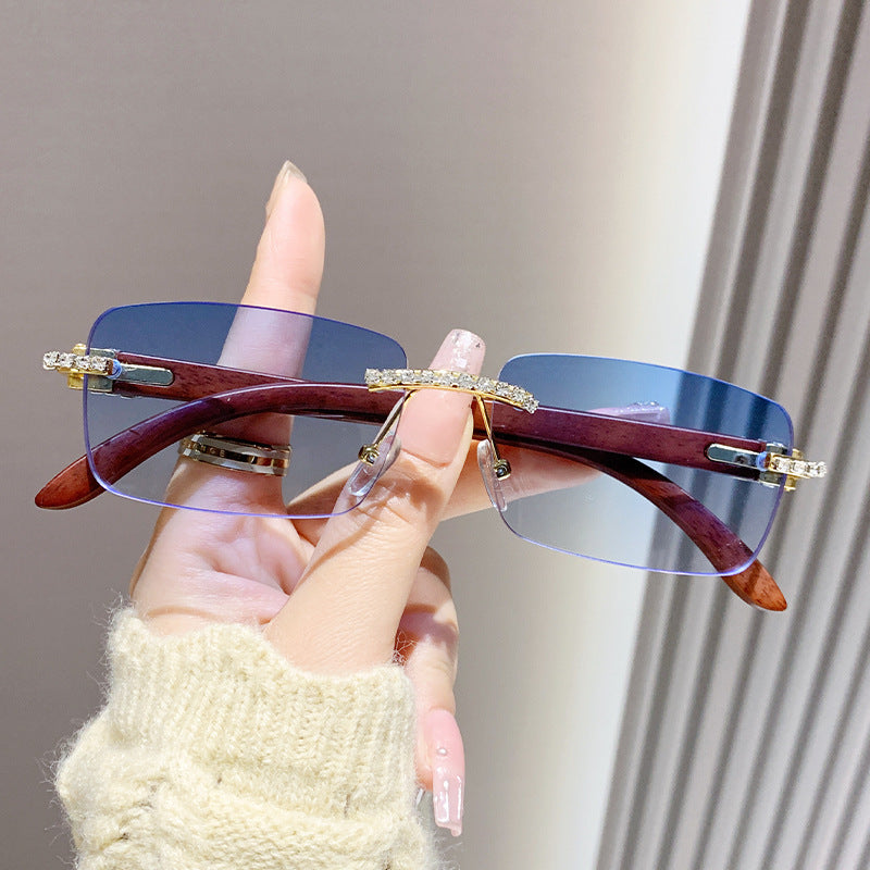 Dame elegant solbrille med unik ramme Skanto