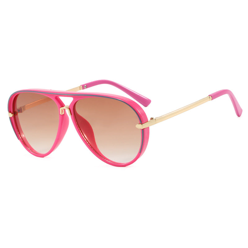 Dame moteriktig piloten solbrille med elegante metallakenter Skanto