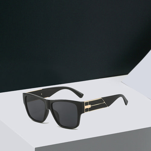 Dame moteriktig oversized solbrille med elegant ramme Skanto