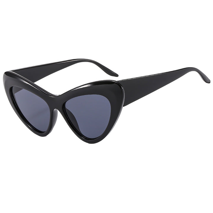 Dame Cat-Eye solbrille i markant design Skanto