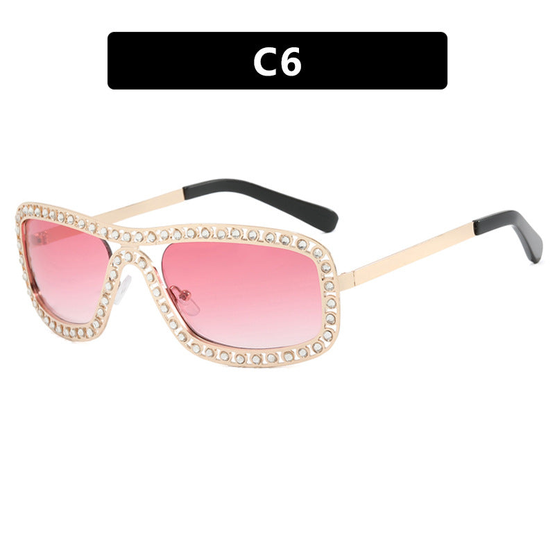 Dame moteriktig solbrille med glitrende ramme Skanto