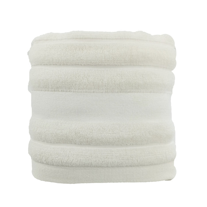 High-Quality Bath Towel with Elegant Border Skanto