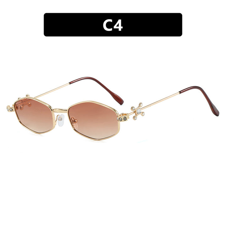 Dame solbrille med elegante akenter og UV-beskyttelse Skanto