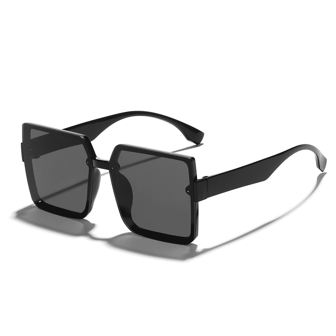 Dame firkantet solbriller med retro-inspirert design og myke linser Skanto