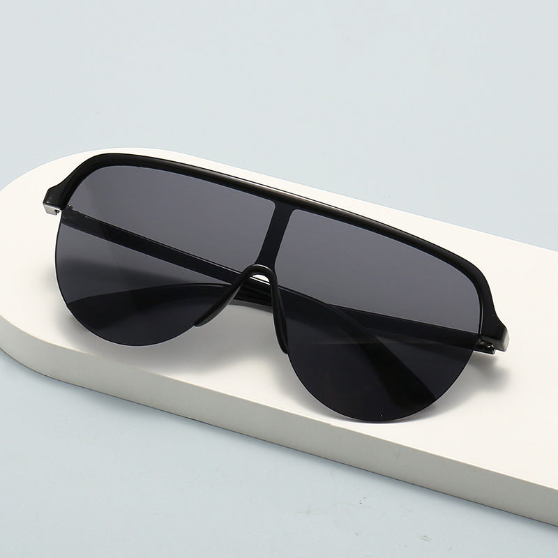 Dame sports solbriller i moderne pilotdesign Skanto