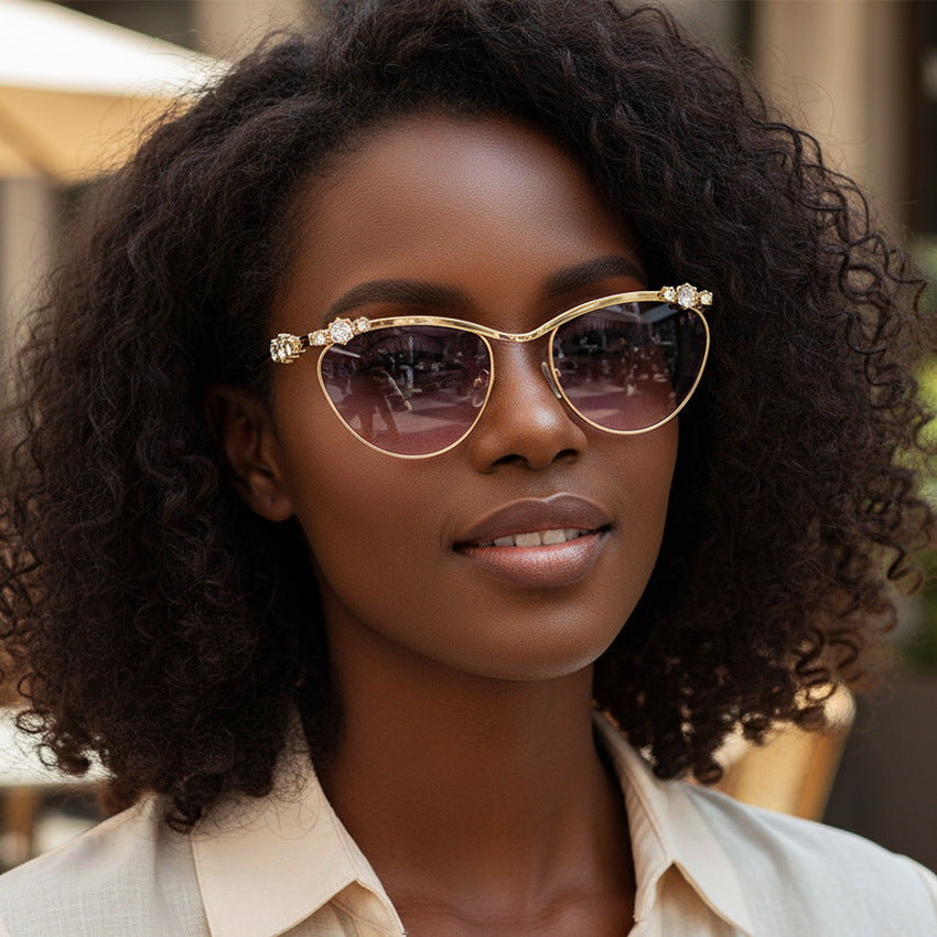 Dame Designer-solbrille med glitrende detaljer Skanto