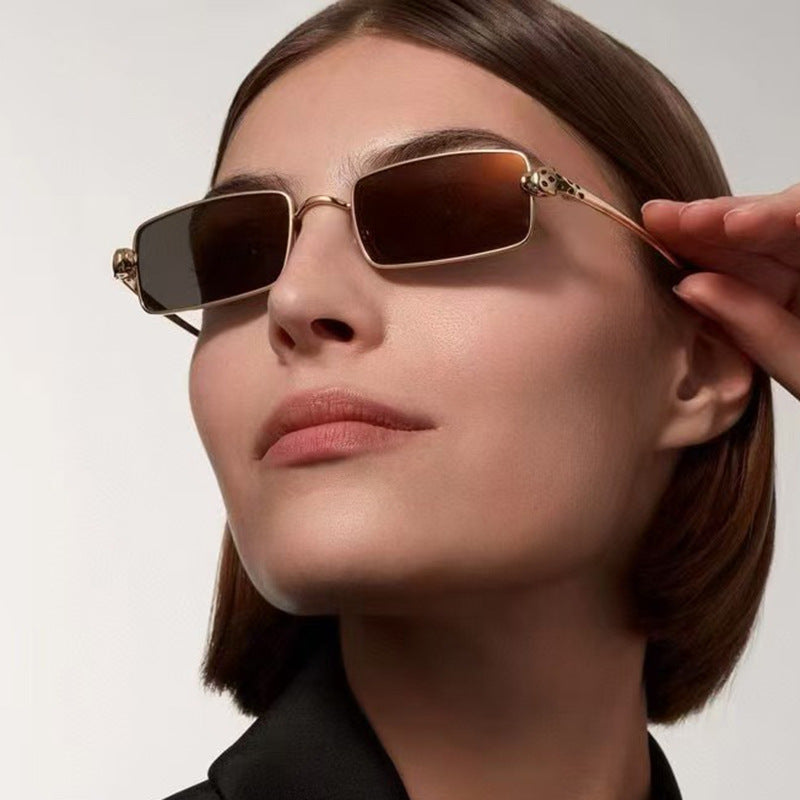 Dame elegant kvadratisk solbrille med luksus metallramme og UV-beskyttelse Skanto