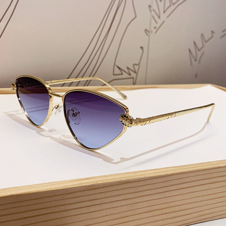 Dame designer solbrille med stilig cat-eye design og luksuriøs ramme Skanto