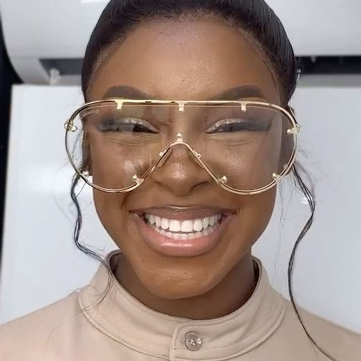 Dame moteriktig oversized solbrille i stilig retro-design Skanto