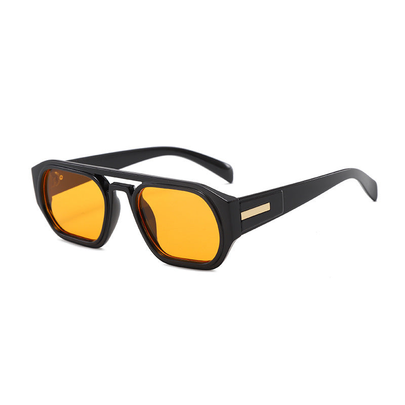 Dame moteriktig rektangulær brille med elegant metalled accent Skanto