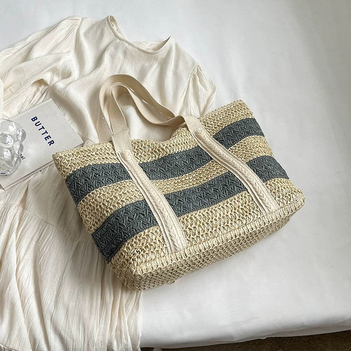 Håndlaget strandveske med markant stripedesign Skanto