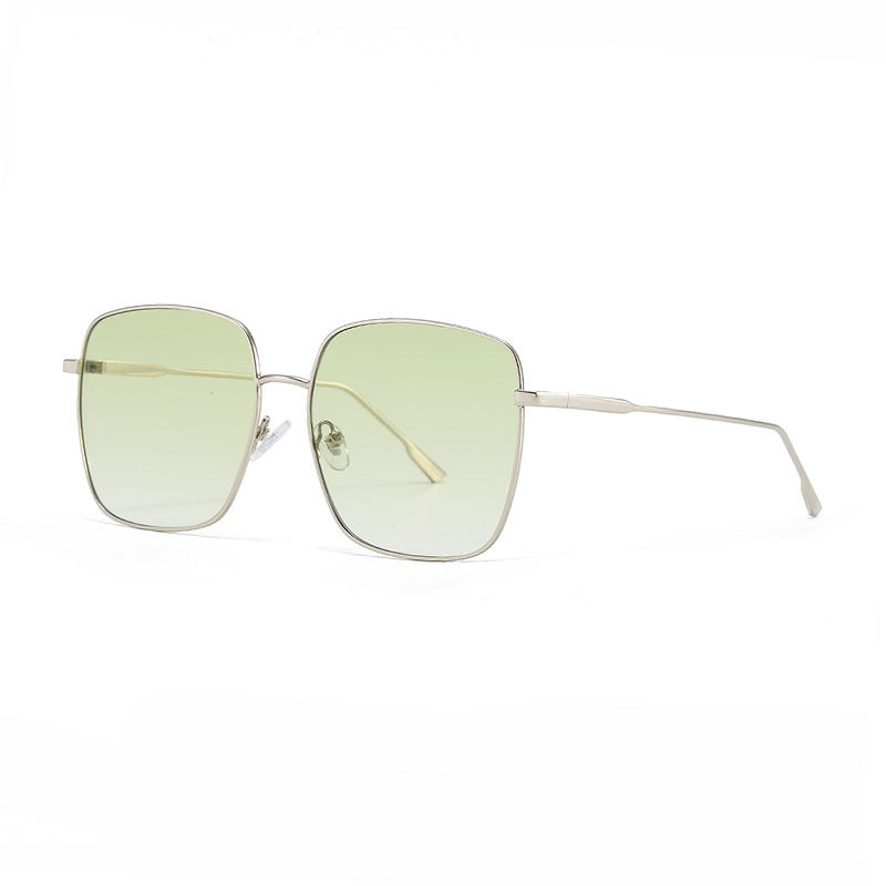Dame solbrille med moderne firkantet rustfritt stålramme og polarisert glass Skanto
