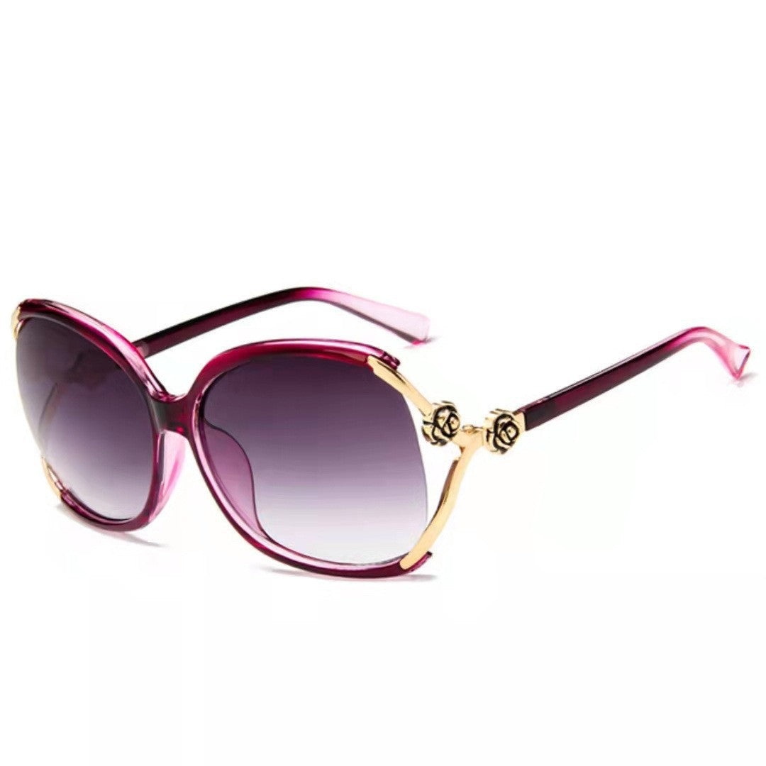 Dame elegante oversized solbrille med gyldne aksenter Skanto