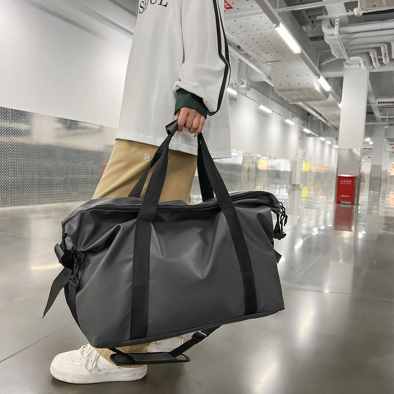 Robust utendørs duffelbag med vanntett materiale og forsterkede bærehåndtak Skanto