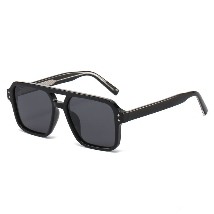 Damer mote solbrille i elegant skilpaddedesign Skanto
