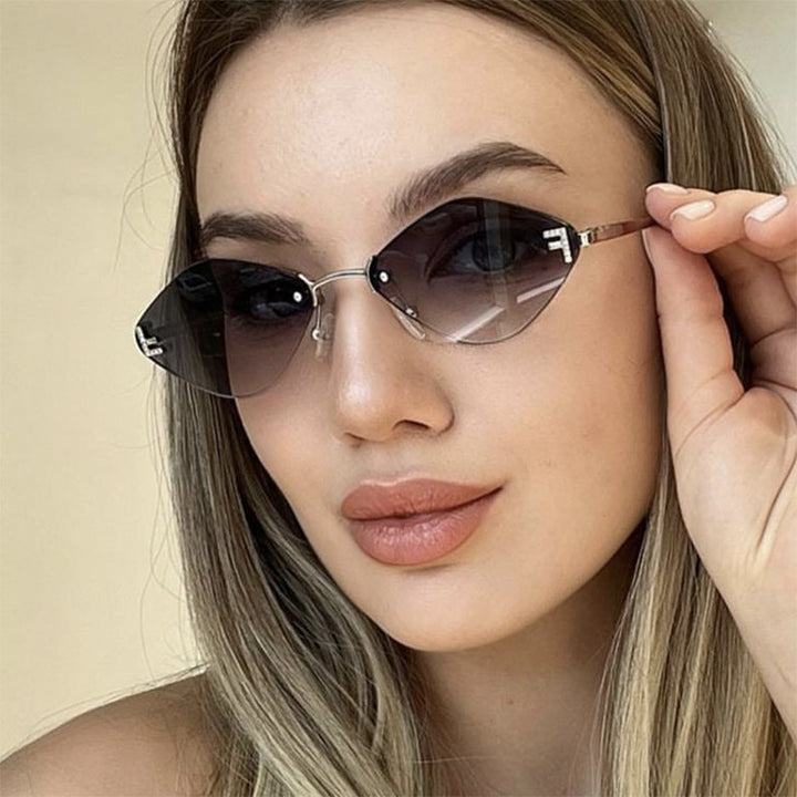 Dame geometrisk solbrille i ekstravagant design med gradiertede glass Skanto