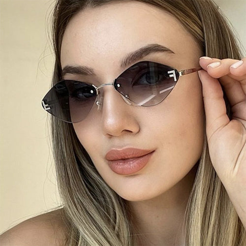 Dame geometrisk solbrille i ekstravagant design med gradiertede glass Skanto