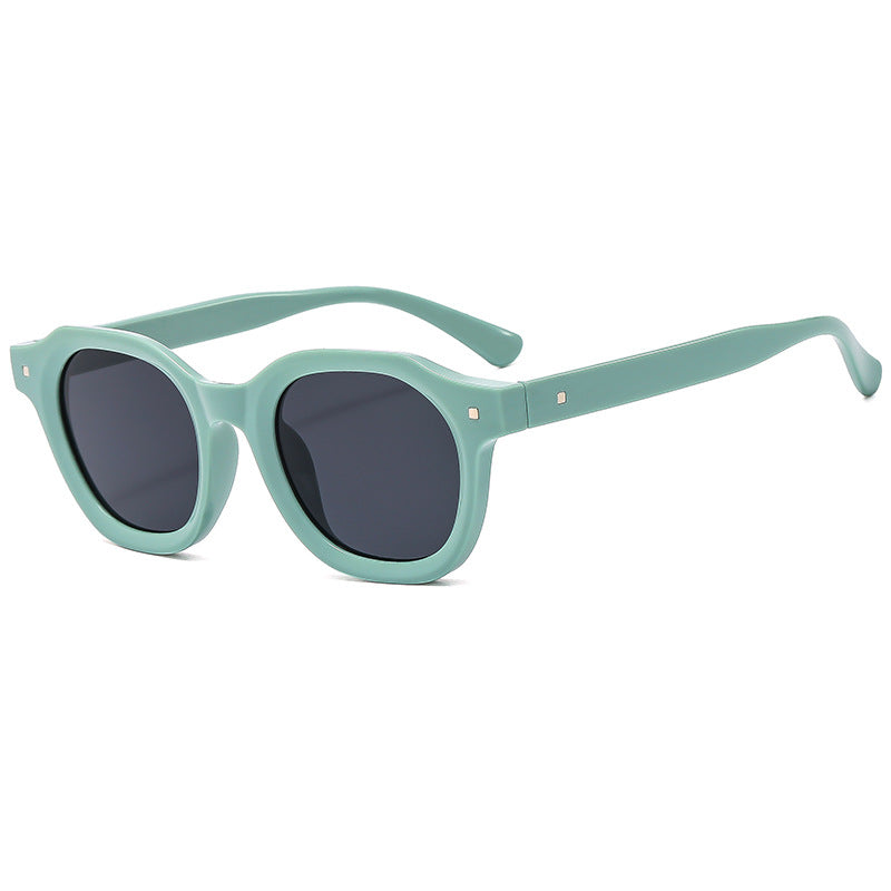 Dame moderne retro-solbriller med unik design Skanto