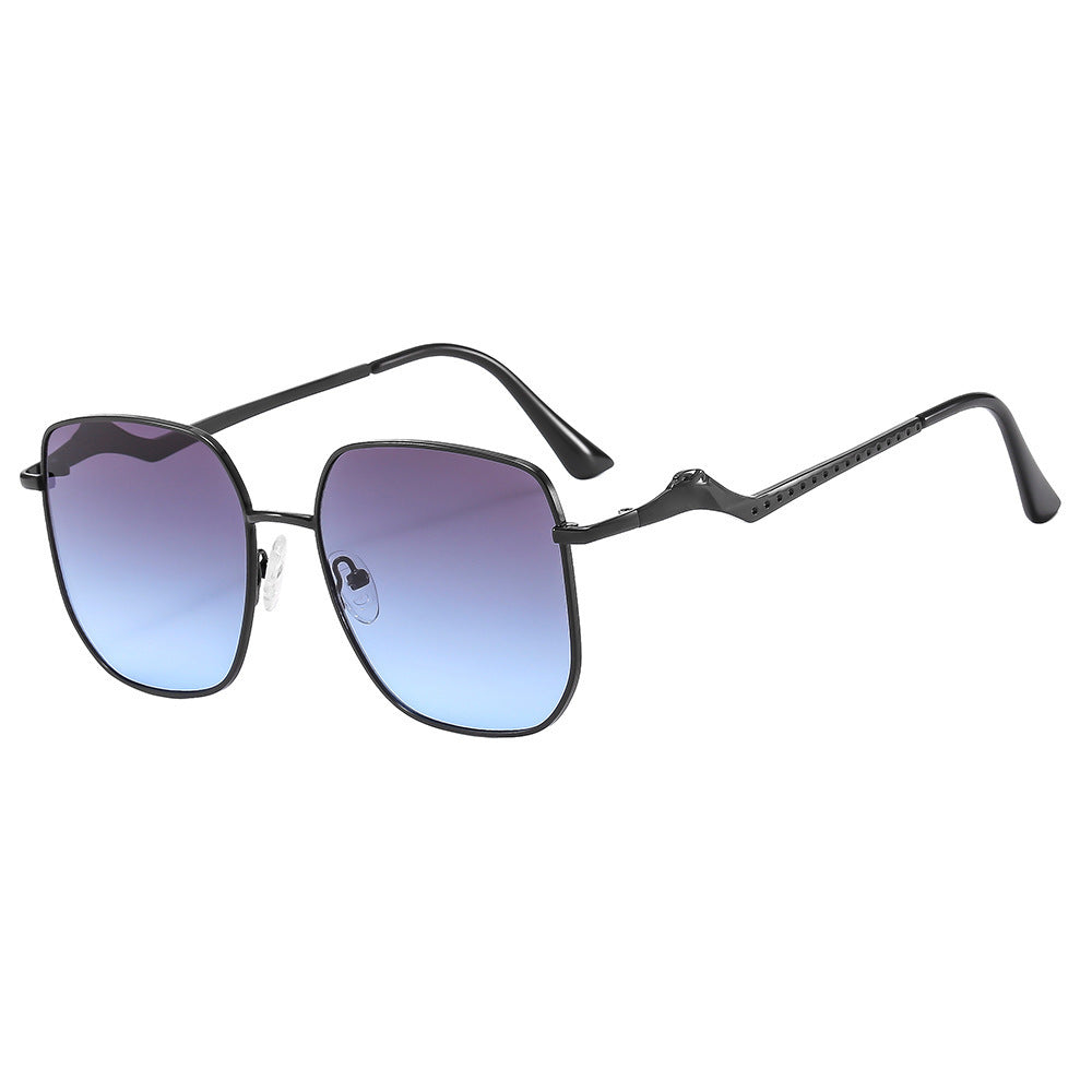 Dame firkantet designer solbrille med dekorative aksenter Skanto