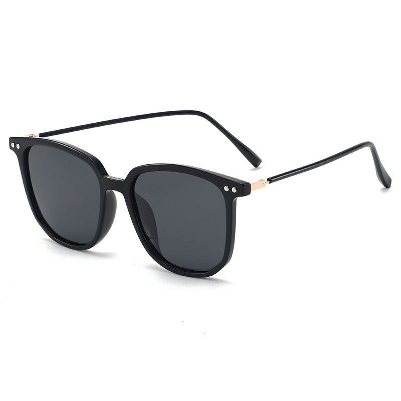 Dame moteriktig oversized solbrille med robust ramme og UV-beskyttelse Skanto