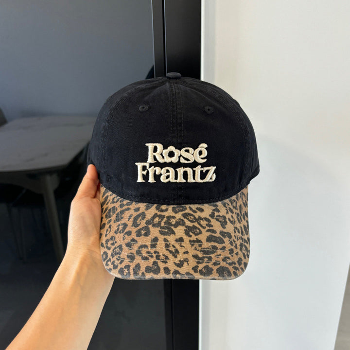 Kvinners slitt leopard trykk baseball cap Skanto