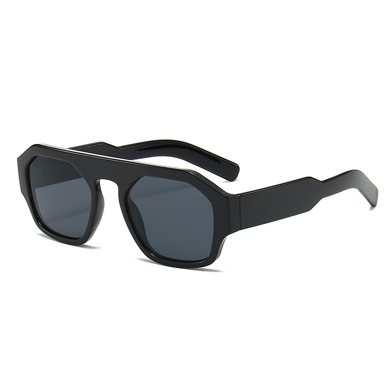Dame motetrender solbrille i innovativ geometrisk design Skanto