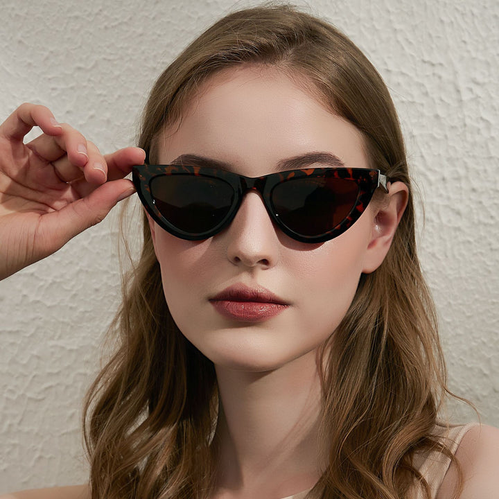 Dame Cat-Eye solbriller med moderne og lett ramme Skanto