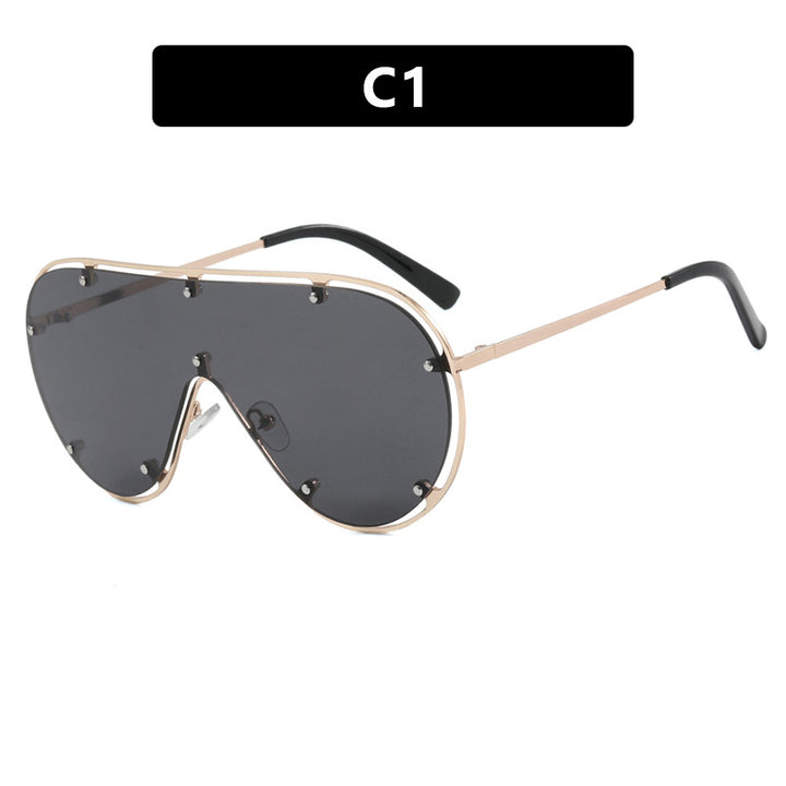 Dame moteriktig oversized solbrille i stilig retro-design Skanto