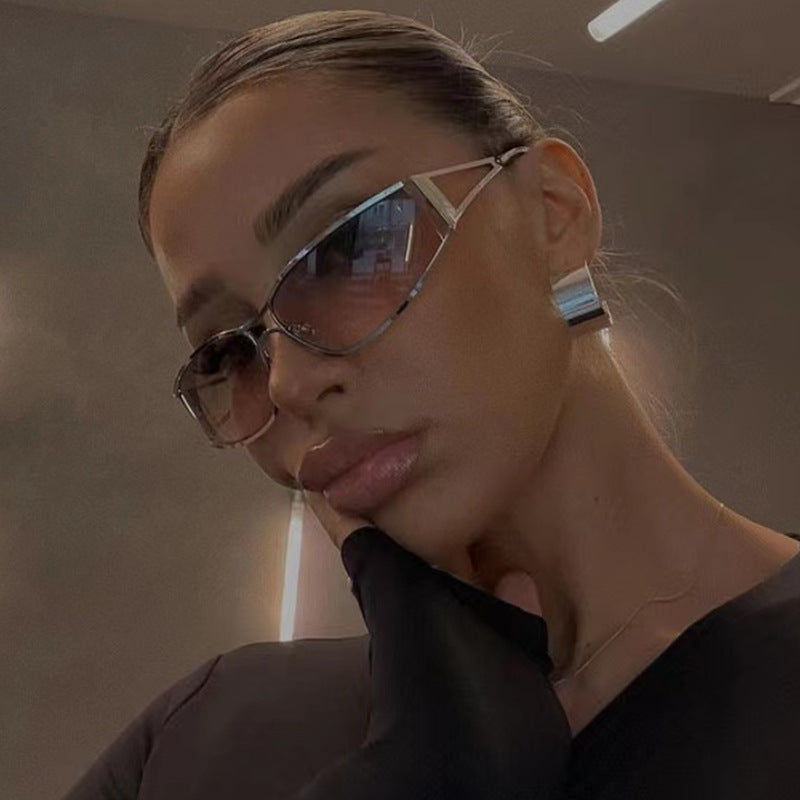 Damer sporty solbrille i futuristisk stil Skanto