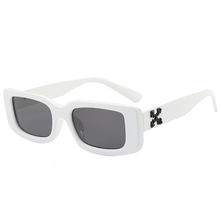 Dame Motek Solbrille med markant design Skanto