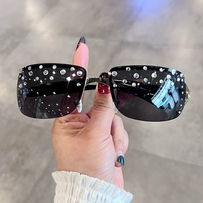 Dame Designer-solbrille med glitrende strass-aksenter Skanto