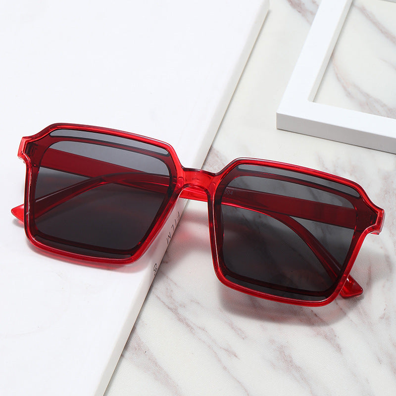 Dame elegant firkantet solbrille med robust ramme Skanto