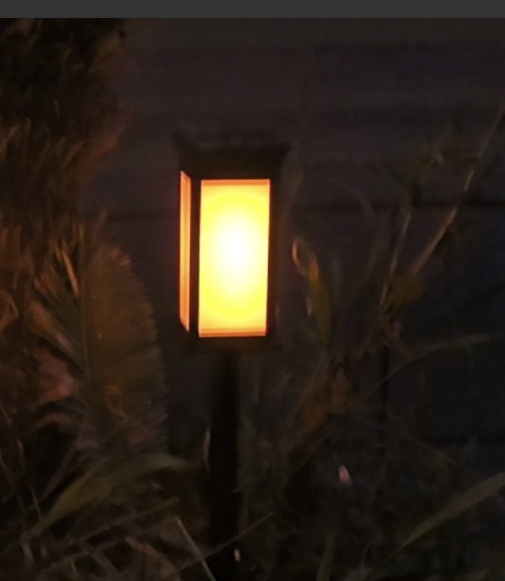 LED Hage Stake Lantern Med Frostet Akrylpanel Og Værbestandig Metallramme Skanto