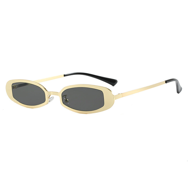 Dame moteriktig brille med elegant metallramme og fine aksenter Skanto