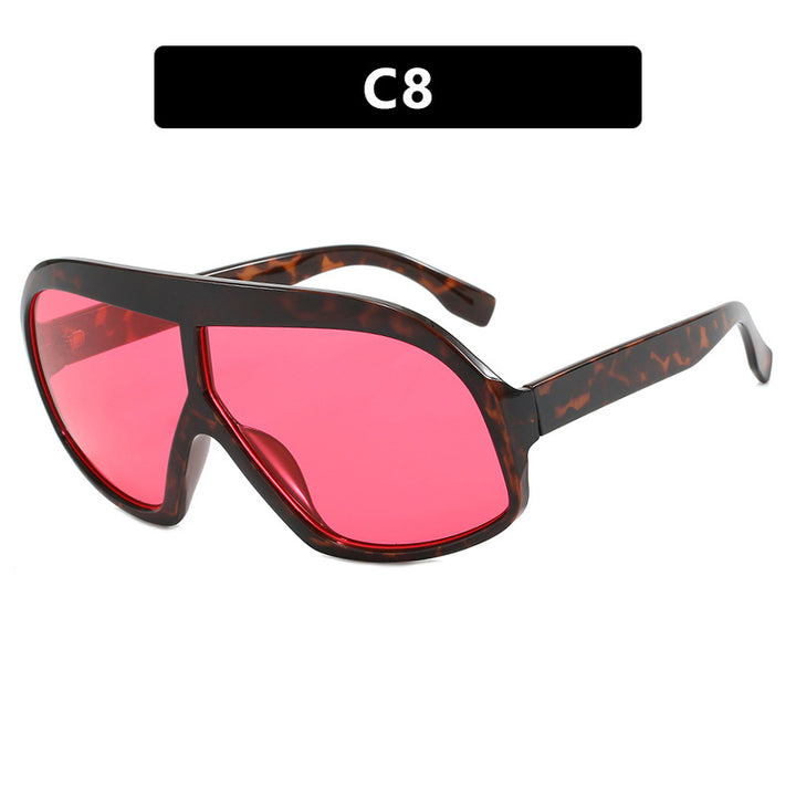 Dame moteriktig sports-solbrille i futuristisk design Skanto