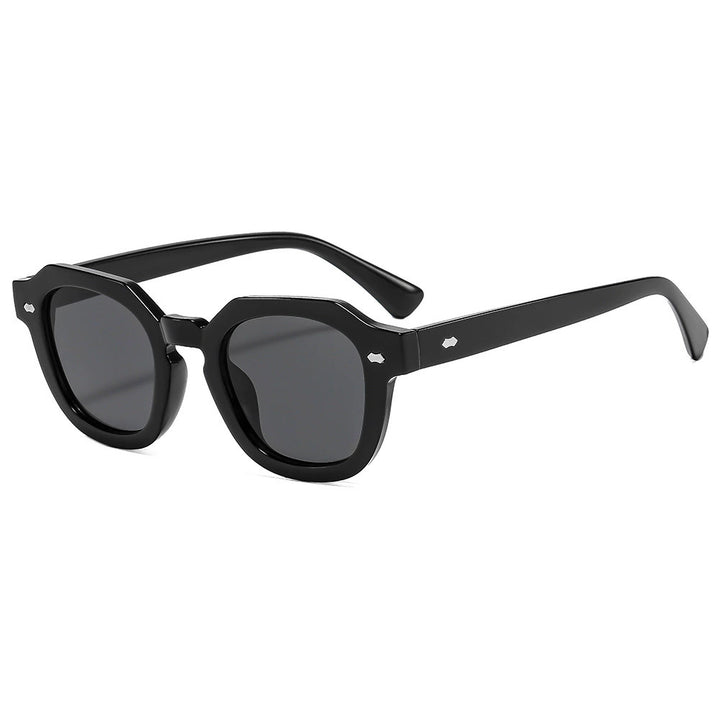Dame solbrille i moderne design med polariserte linser Skanto