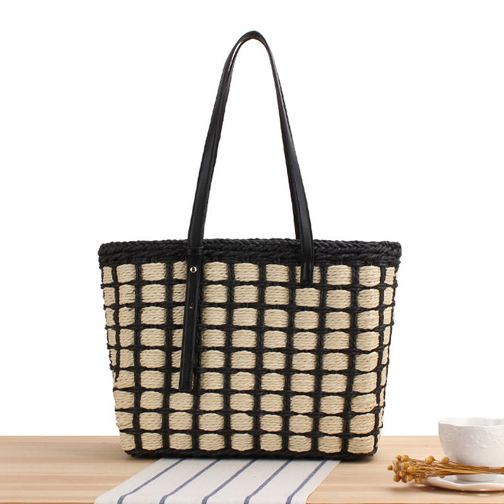 Hand-knotted tote bag in natural material with elegant leather handles Skanto