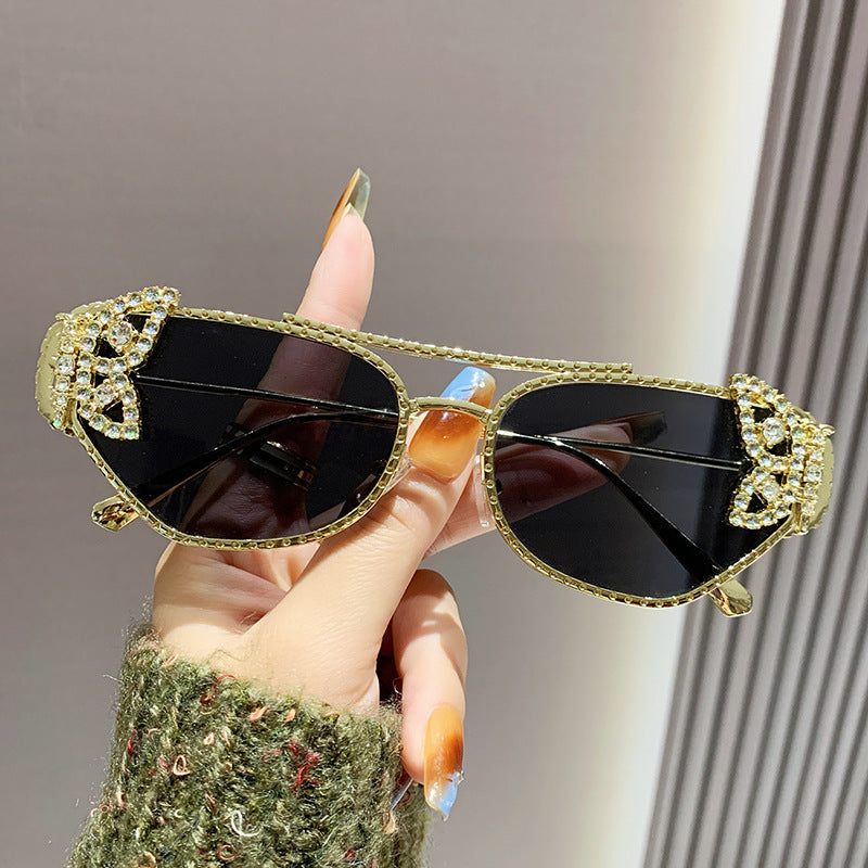 Dame luksus solbrille med elegant sommerfugl-detalj Skanto