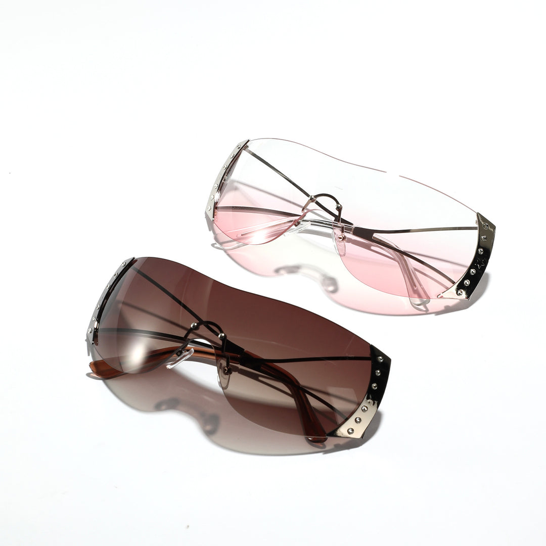 Dame futuristisk solbrille med stilfull ramme og høygradig UV-beskyttelse Skanto