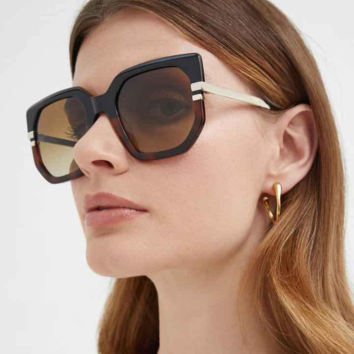 Dame geometrisk solbrille med luksuriøs gullramme og polariserte glass Skanto