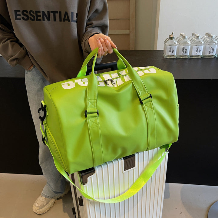 Sporty reiseveske med romslig innvendig rom og slitesterk materiale Skanto