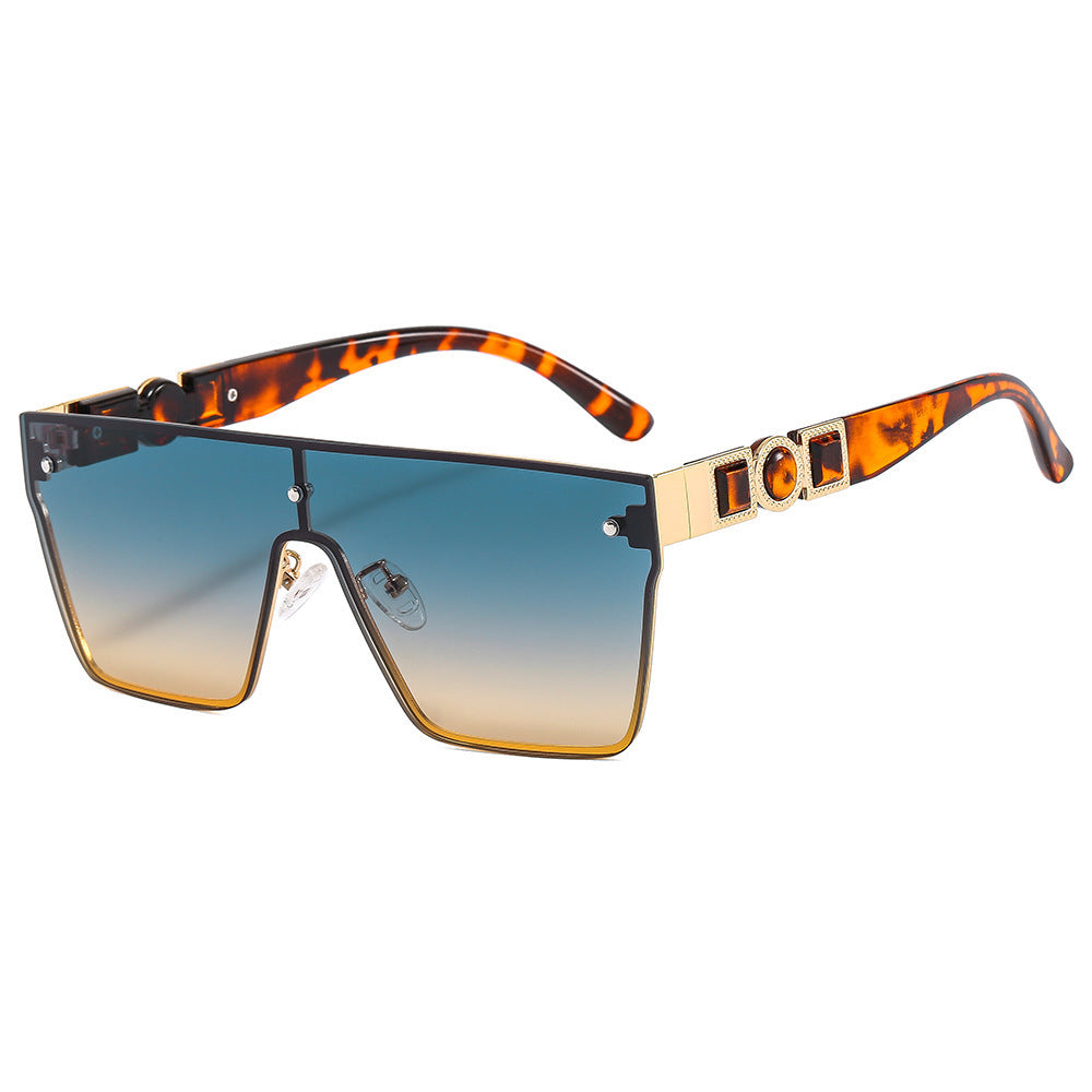 Dame oversized gjennomsiktig solbrille med moderne ramme Skanto