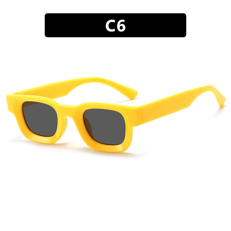 Dame moteriktig solbrille i elegant, kantet design Skanto