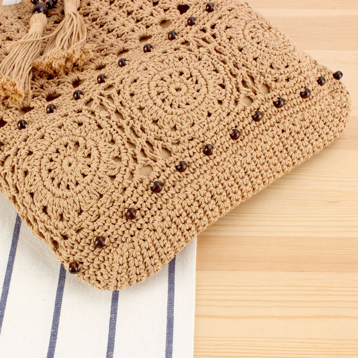 Hand-knotted macrame bag with playful pendant Skanto