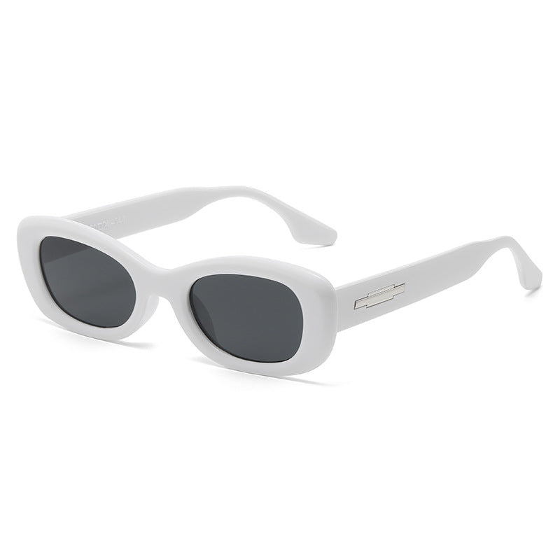 Dame modisk solbrille med oval rammeform og UV-beskyttelse Skanto