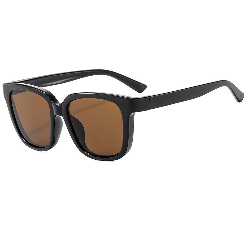 Dame Cat-Eye solbriller med elegant og moderne ramme Skanto