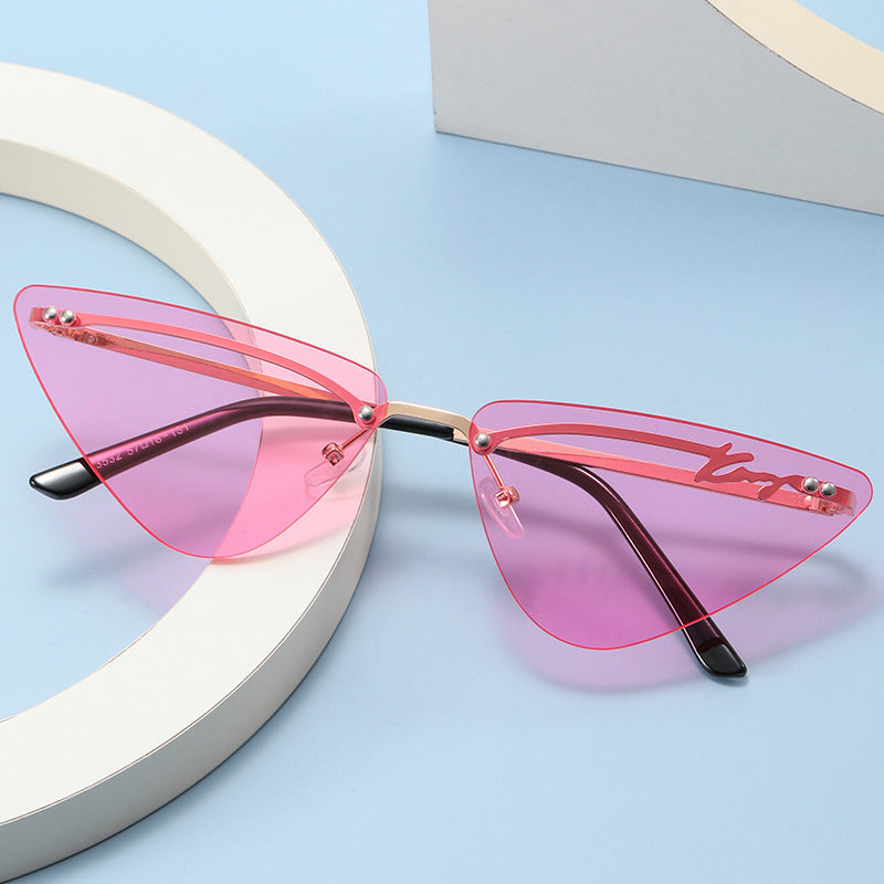 Dame Trendy Cat-Eye Solbriller med feminin ramme Skanto