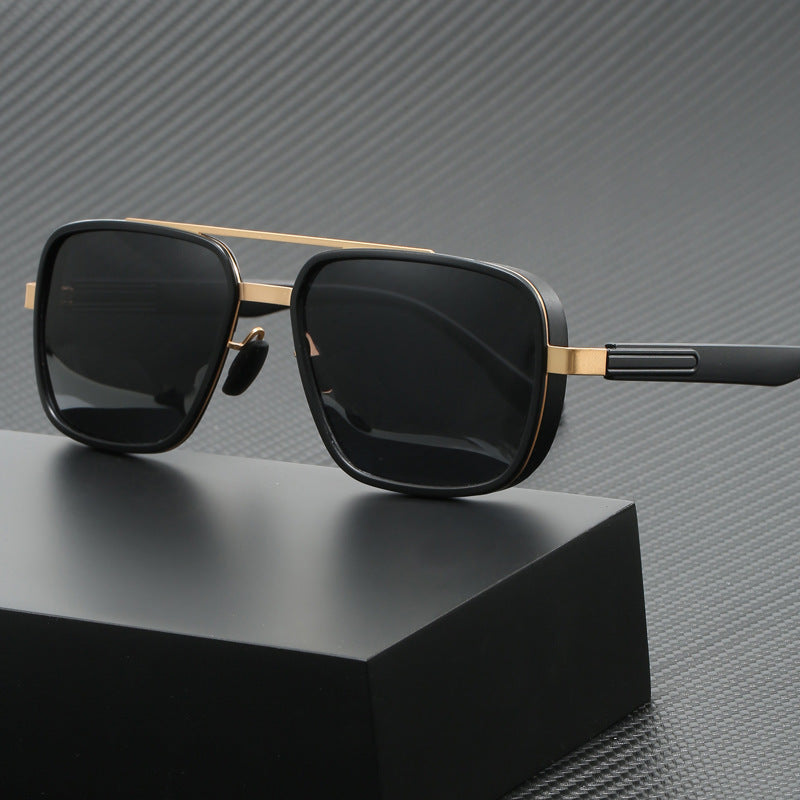 Dame elegant firkantet solbrille med høykvalitets metallramme Skanto